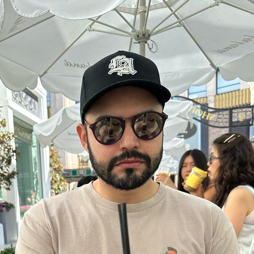 Meet your Posher, Luis